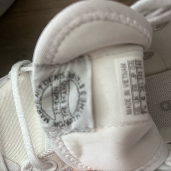 Adidas Nizza Trek in White 7.5 - Picture 5 of 9